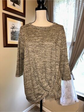Women's Heathered Gray Twist-Hem Knit Top